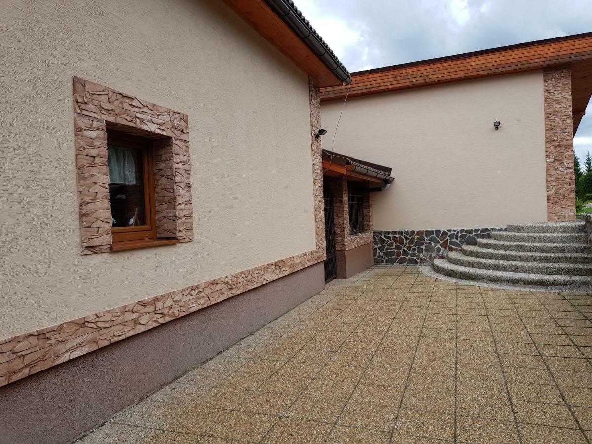 Linia Lodge *